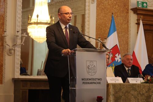 Dr Mateusz Szpytma, zastępca prezesa IPN, podczas sesji Sejmiku Województwa Podkarpackiego ustanawiającej błogosławioną Rodzinę Ulmów patronem województwa – Łańcut, 7 lipca 2024. Fot. Katarzyna Gajda-Bator (IPN)