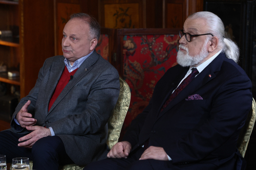 10. rocznica otwarcia Muzeum Polaków Ratujących Żydów im. Rodziny Ulmów w Markowej – 17 marca 2026. Na zdj. od lewej dyrektor Muzeum Polaków Ratujących Żydów w Markowej Waldemar Rataj, b. dyrektor Muzeum – Zamek w Łańcucie Wit Karol Wojtowicz. Fot. Sławek Kasper (IPN)