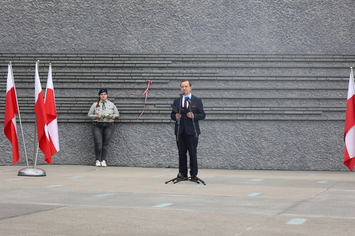 „Trudna lekcja o poświęceniu w imię prawdziwej miłości bliźniego”. Na zdj. marszałek województwa podkarpackiego Władysław Ortyl – Markowa, 24 marca 2026 r. Fot. Katarzyna Gajda-Bator (IPN)