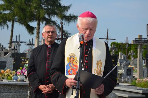 Przekazanie opieki nad byłym grobem wojennym Rodziny Ulmów z udziałem dr. Mateusza Szpytmy – Markowa, 1 lipca 2023. Fot. Katarzyna Gajda-Bator (IPN)
