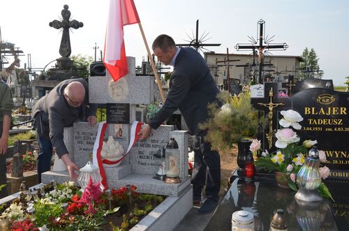 Przekazanie opieki nad byłym grobem wojennym Rodziny Ulmów z udziałem dr. Mateusza Szpytmy – Markowa, 1 lipca 2023. Fot. Katarzyna Gajda-Bator (IPN)