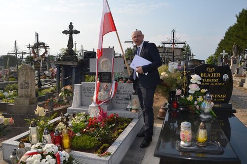 Przekazanie opieki nad byłym grobem wojennym Rodziny Ulmów z udziałem dr. Mateusza Szpytmy – Markowa, 1 lipca 2023. Fot. Katarzyna Gajda-Bator (IPN)