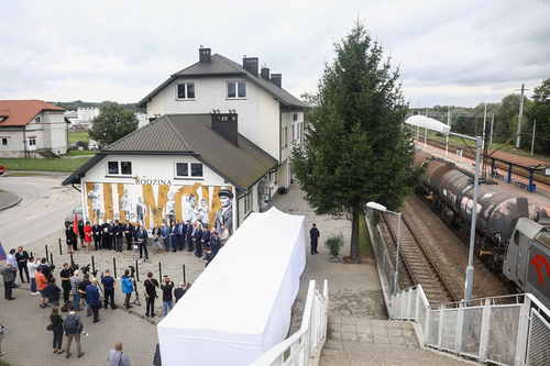 Dworzec PKP w Łańcucie otrzymał imię Rodziny Ulmów. 30 sierpnia 2023. Fot. Sławek Kasper (IPN)