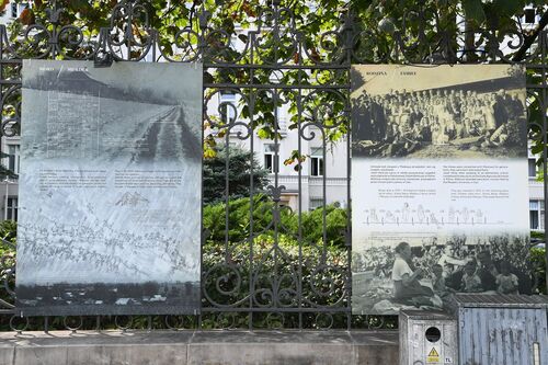 Wystawa „Śmierć za człowieczeństwo. Rodzina Ulmów” przed Ministerstwem Sprawiedliwości – 1 września 2023. Fot. Ministerstwo Sprawiedliwości