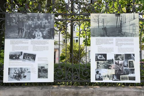 Wystawa „Śmierć za człowieczeństwo. Rodzina Ulmów” przed Ministerstwem Sprawiedliwości – 1 września 2023. Fot. Ministerstwo Sprawiedliwości