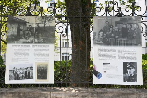 Wystawa „Śmierć za człowieczeństwo. Rodzina Ulmów” przed Ministerstwem Sprawiedliwości – 1 września 2023. Fot. Ministerstwo Sprawiedliwości