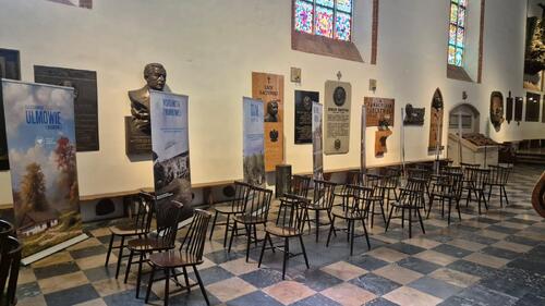 Prezentacja wystawy IPN „Błogosławieni Ulmowie z Markowej” w kościołach archidiecezji warszawskiej w związku z peregrynacją relikwii bł. Rodziny Ulmów – Archikatedra Warszawska